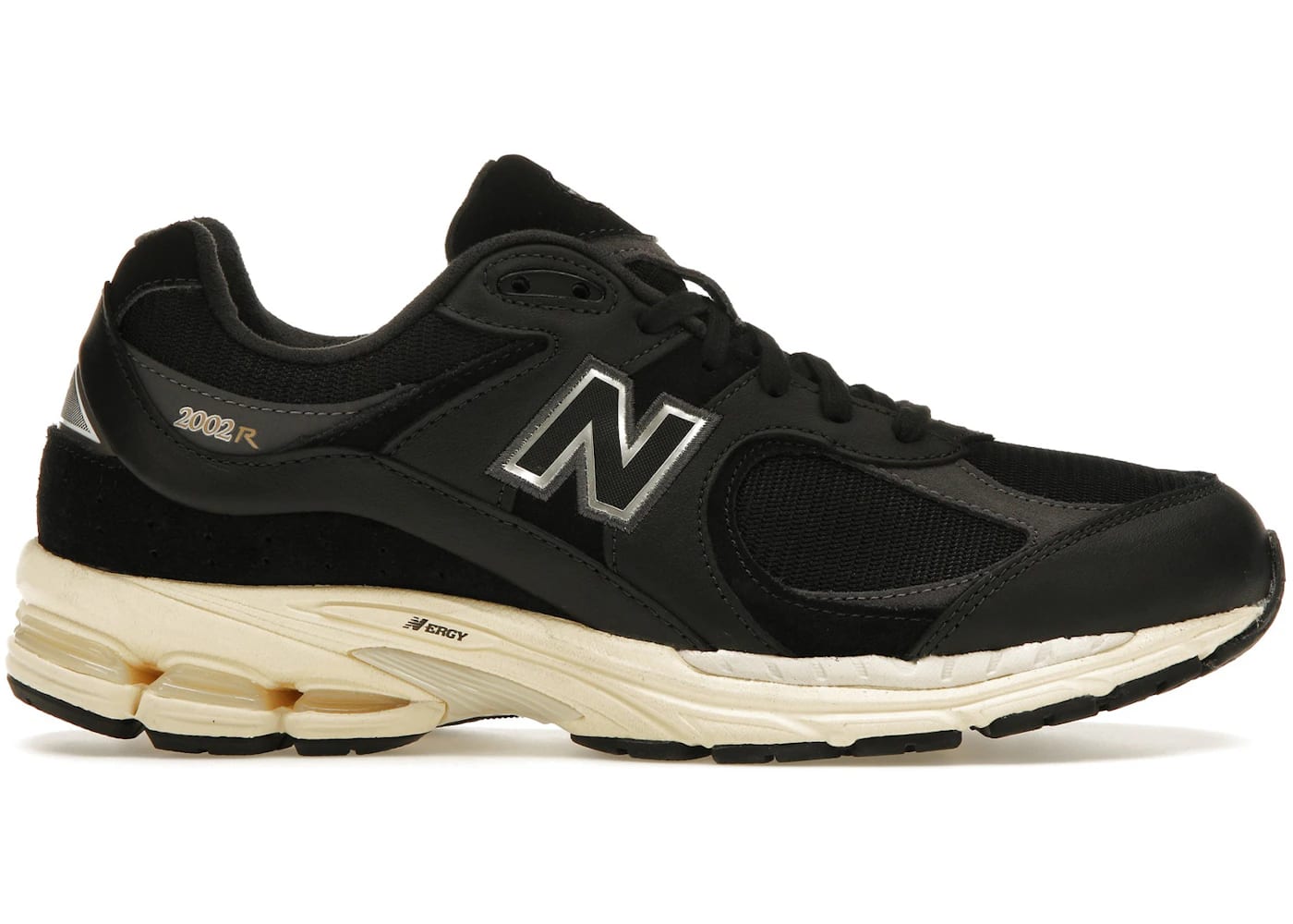 New Balance 2002R Black Vintage sneaker with premium black suede and mesh upper, featuring retro style and modern comfort.