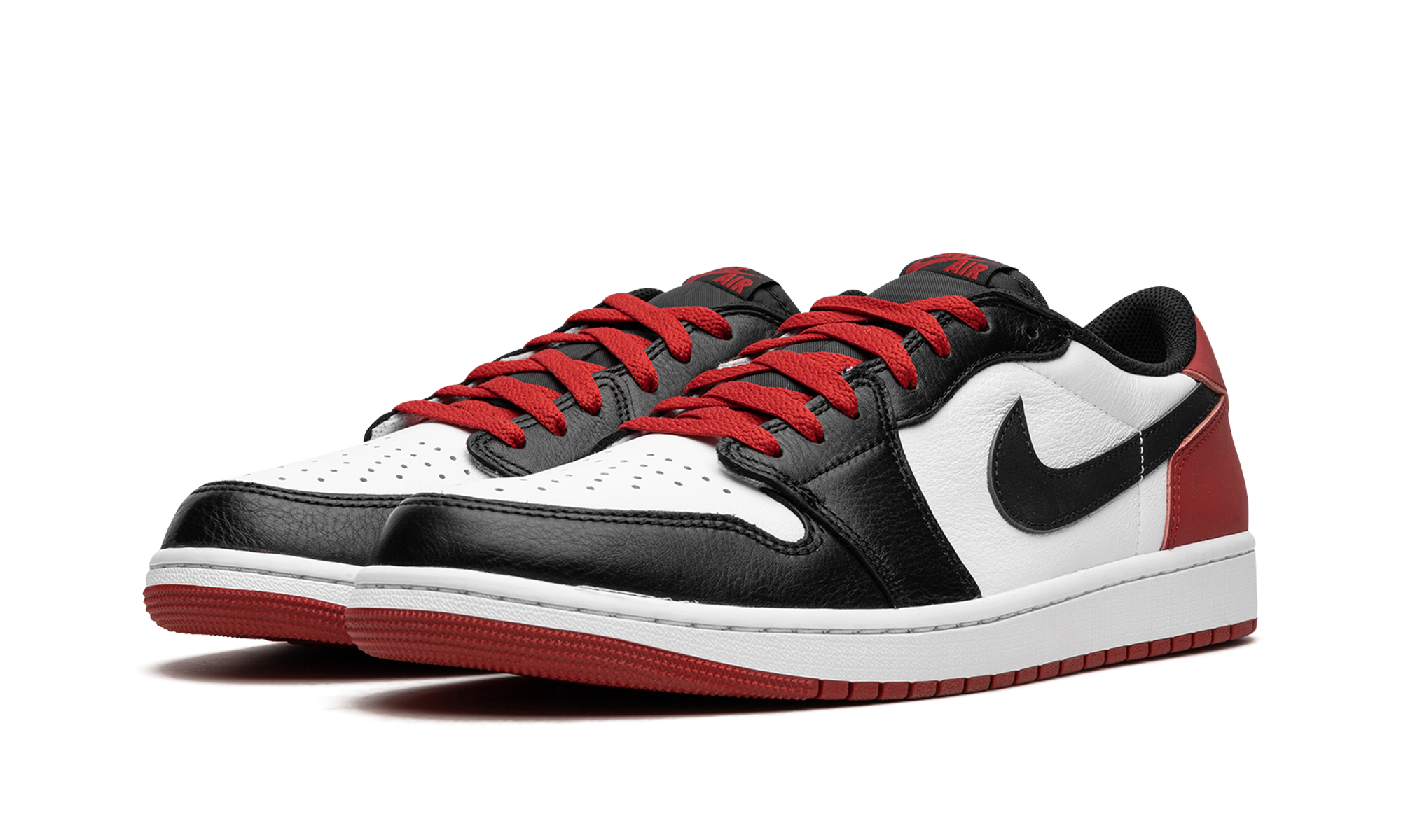 Jordan 1 Retro Low OG Black Toe (2023)